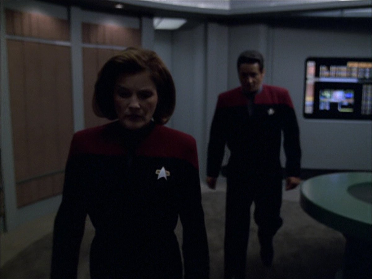 extant_StarTrek_VOY_6x01-EquinoxPart2_03487.jpg
