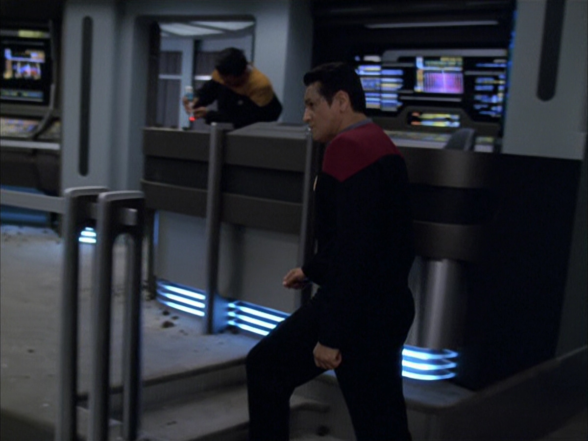 extant_StarTrek_VOY_6x01-EquinoxPart2_03499.jpg