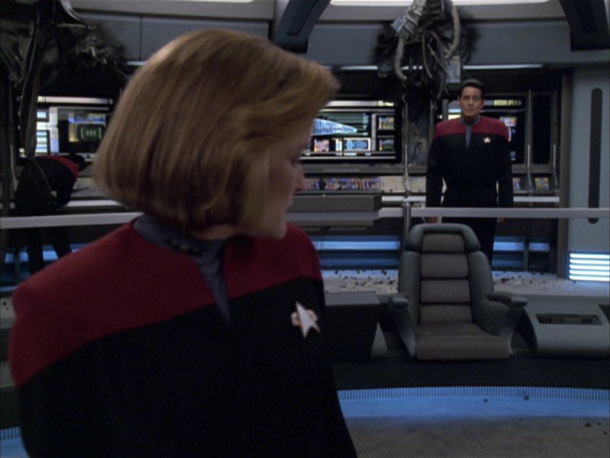 extant_StarTrek_VOY_6x01-EquinoxPart2_03524.jpg