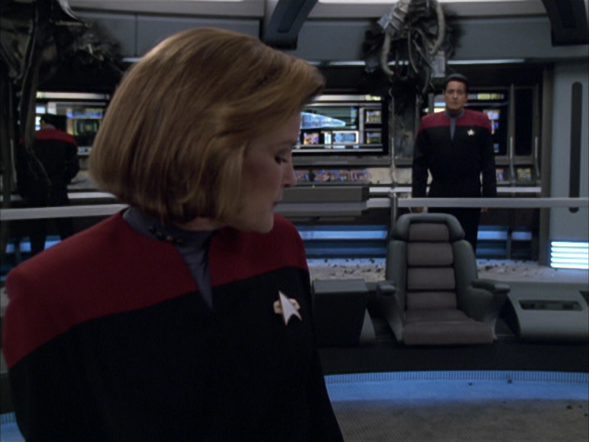 extant_StarTrek_VOY_6x01-EquinoxPart2_03526.jpg