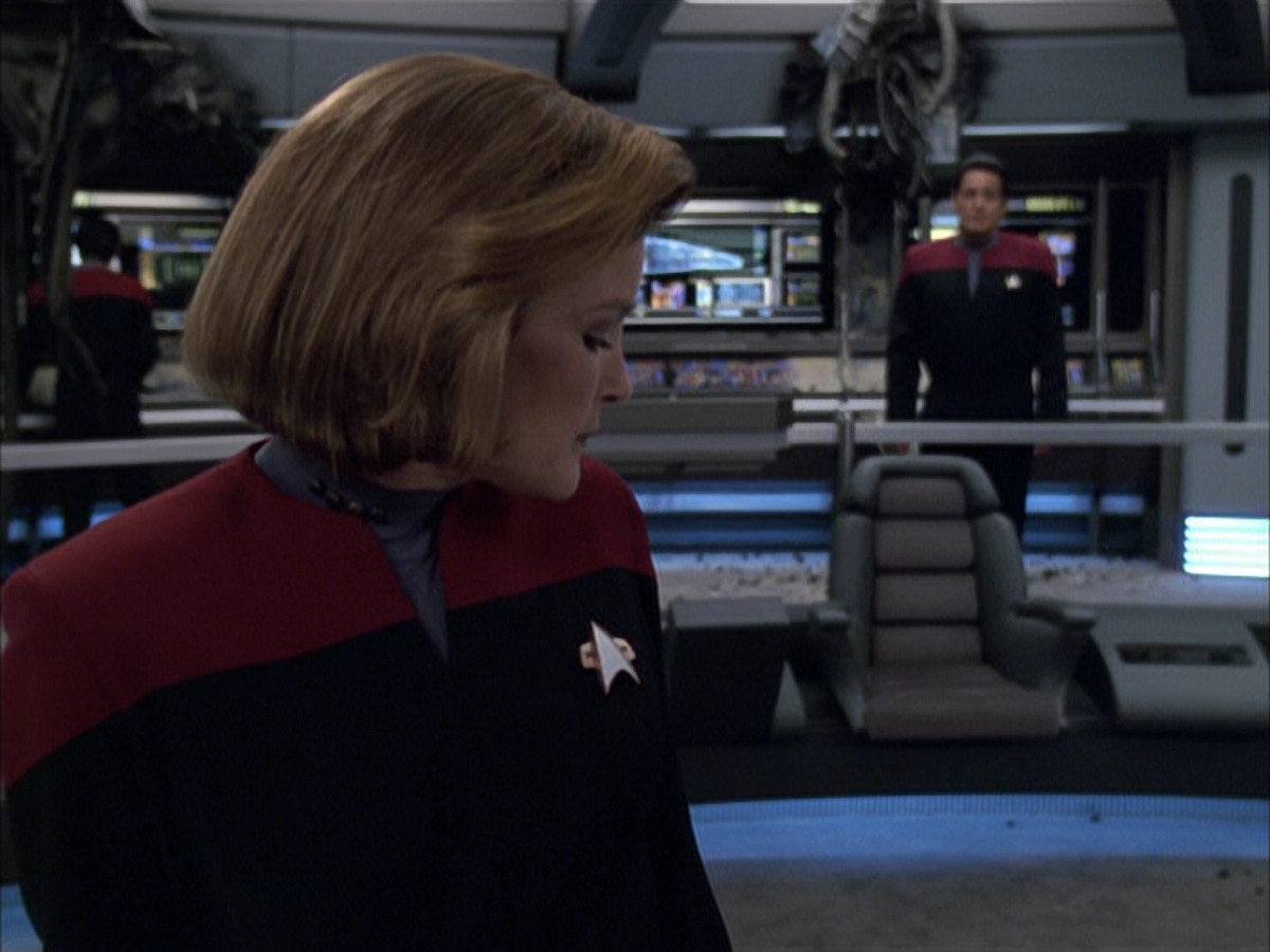 extant_StarTrek_VOY_6x01-EquinoxPart2_03527.jpg