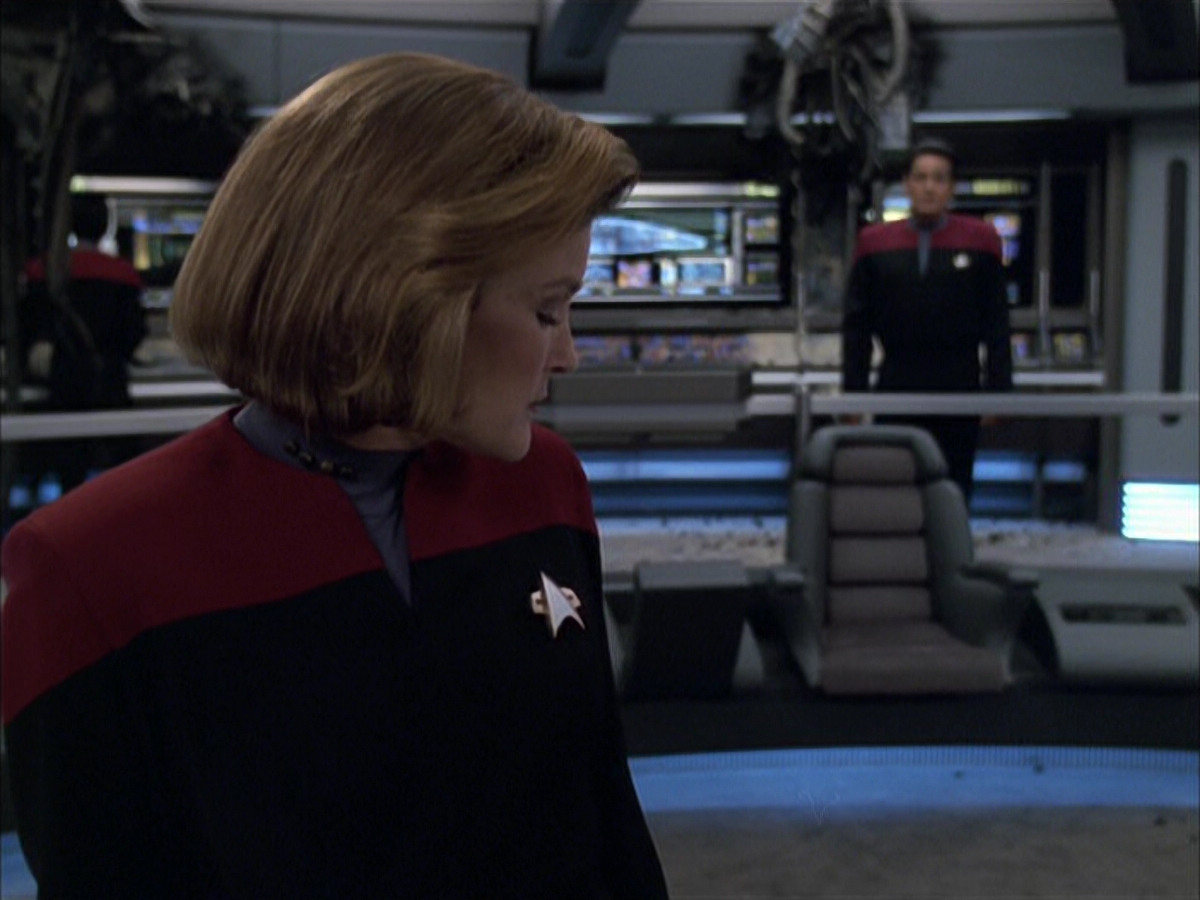 extant_StarTrek_VOY_6x01-EquinoxPart2_03528.jpg
