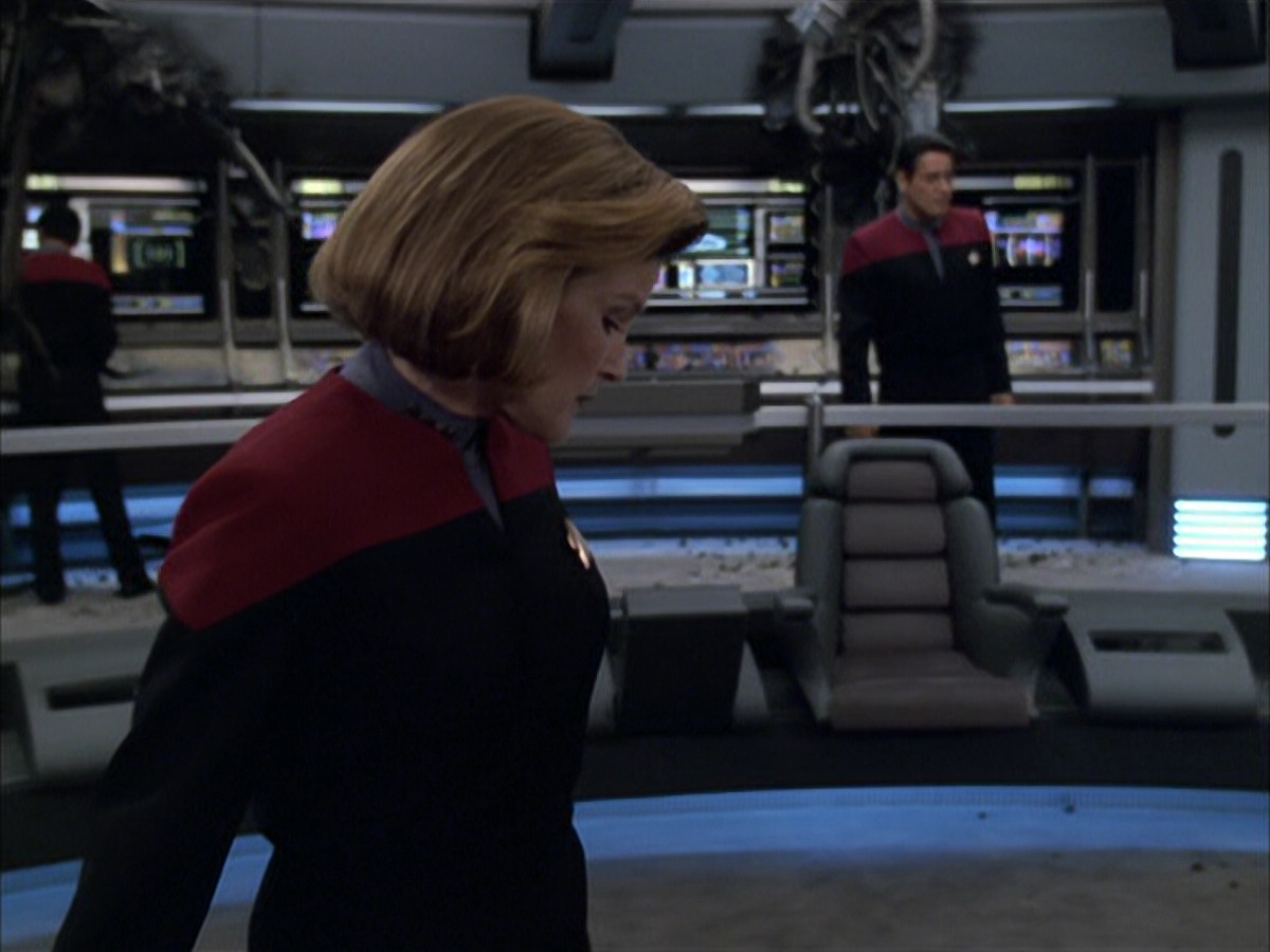 extant_StarTrek_VOY_6x01-EquinoxPart2_03530.jpg