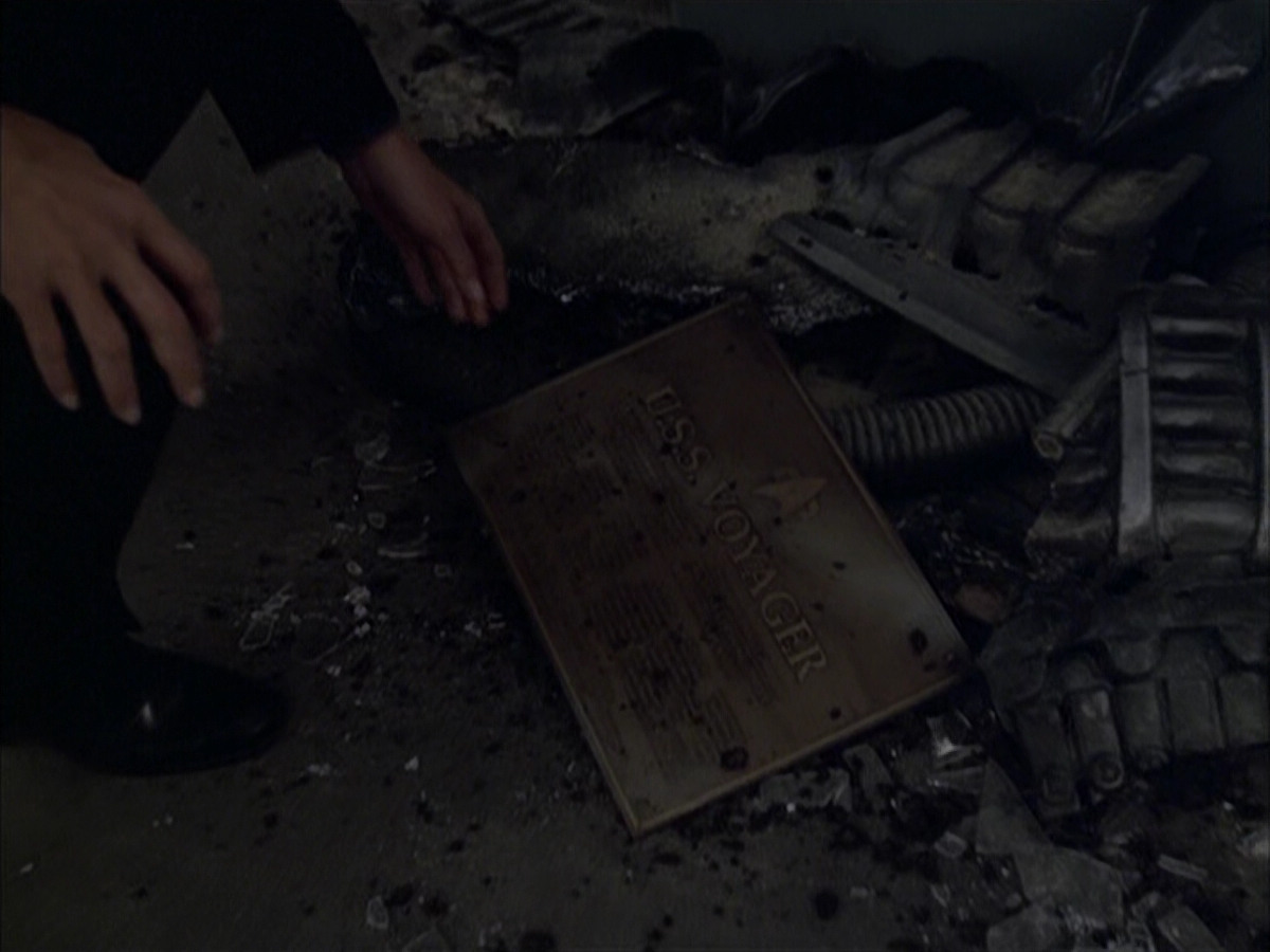 extant_StarTrek_VOY_6x01-EquinoxPart2_03586.jpg