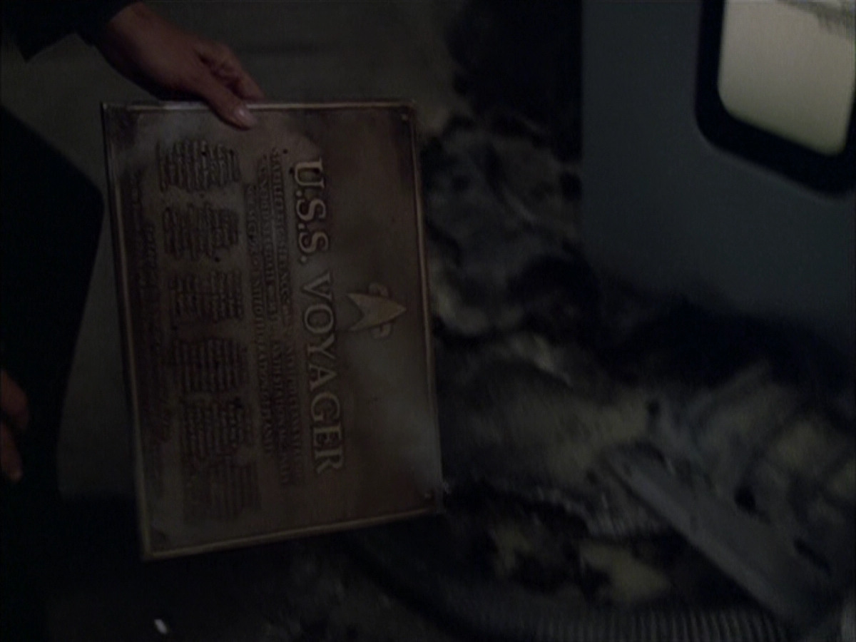 extant_StarTrek_VOY_6x01-EquinoxPart2_03588.jpg