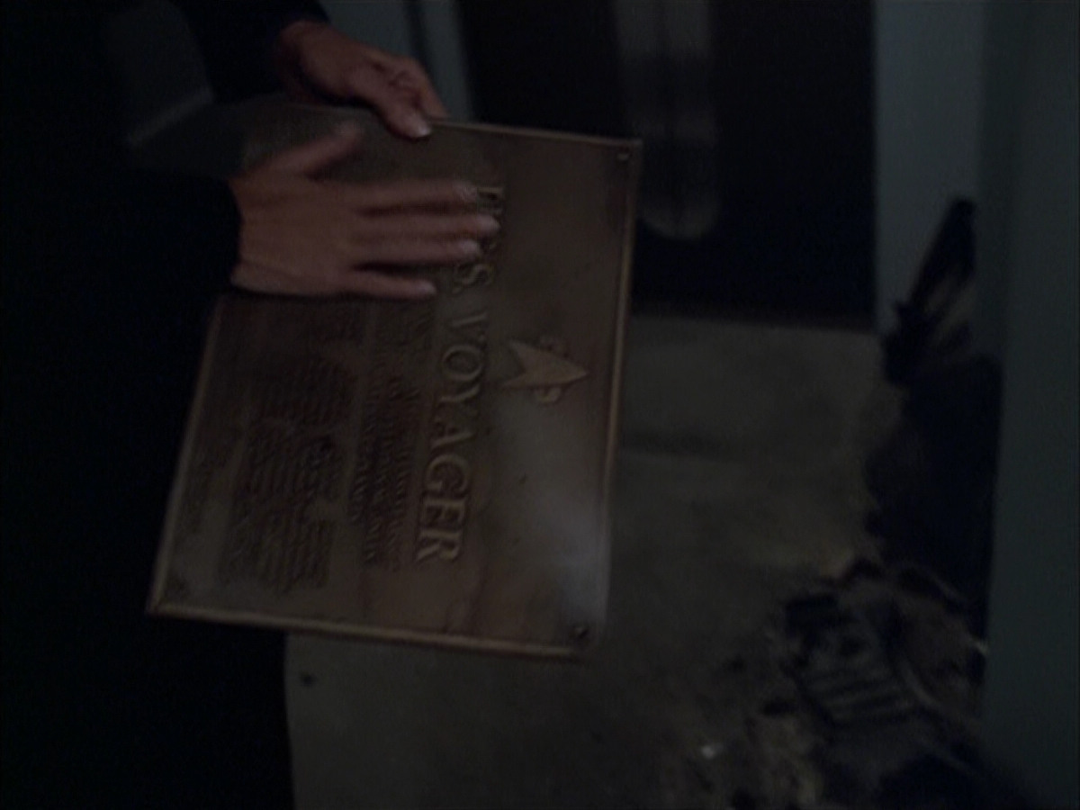 extant_StarTrek_VOY_6x01-EquinoxPart2_03589.jpg