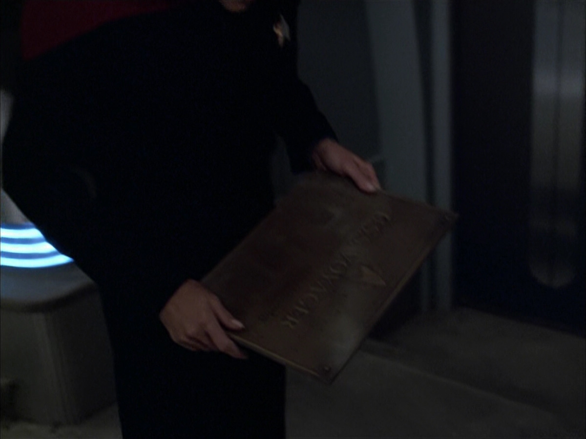 extant_StarTrek_VOY_6x01-EquinoxPart2_03590.jpg