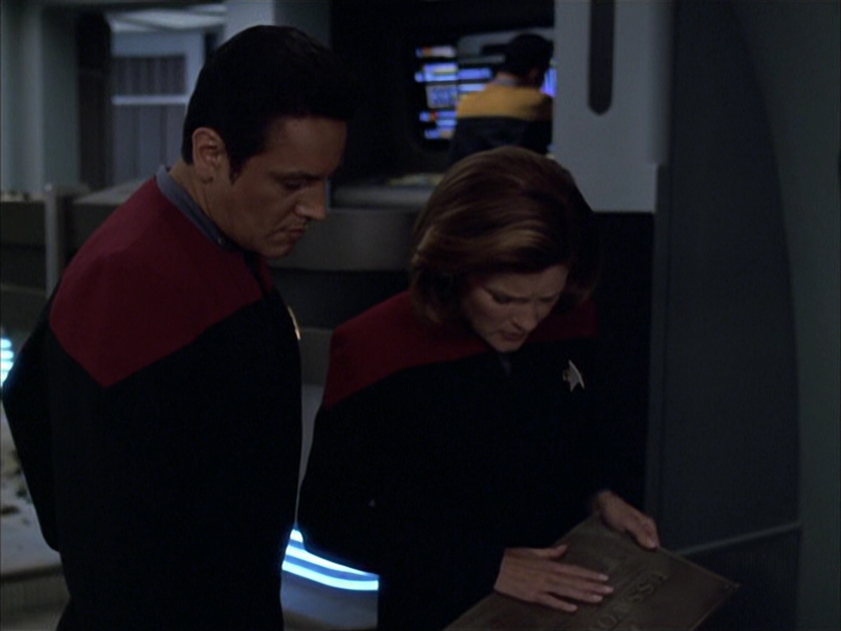 extant_StarTrek_VOY_6x01-EquinoxPart2_03593.jpg