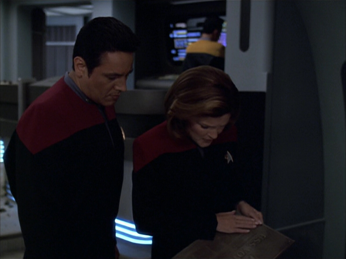 extant_StarTrek_VOY_6x01-EquinoxPart2_03596.jpg