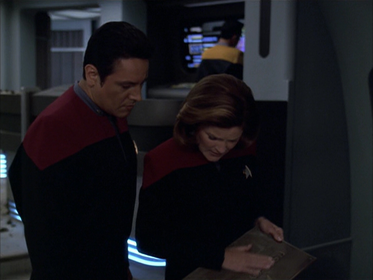 extant_StarTrek_VOY_6x01-EquinoxPart2_03597.jpg