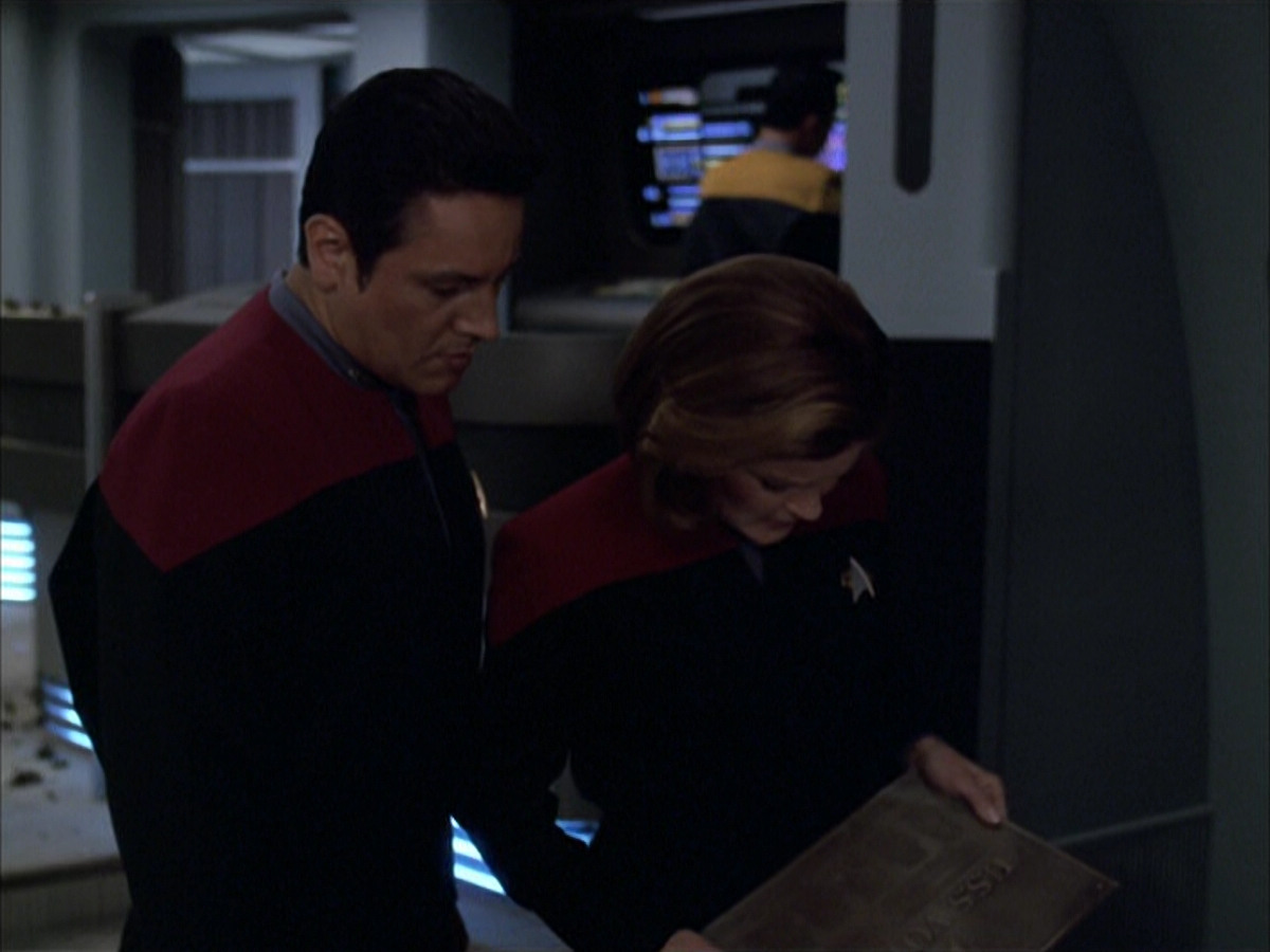 extant_StarTrek_VOY_6x01-EquinoxPart2_03598.jpg
