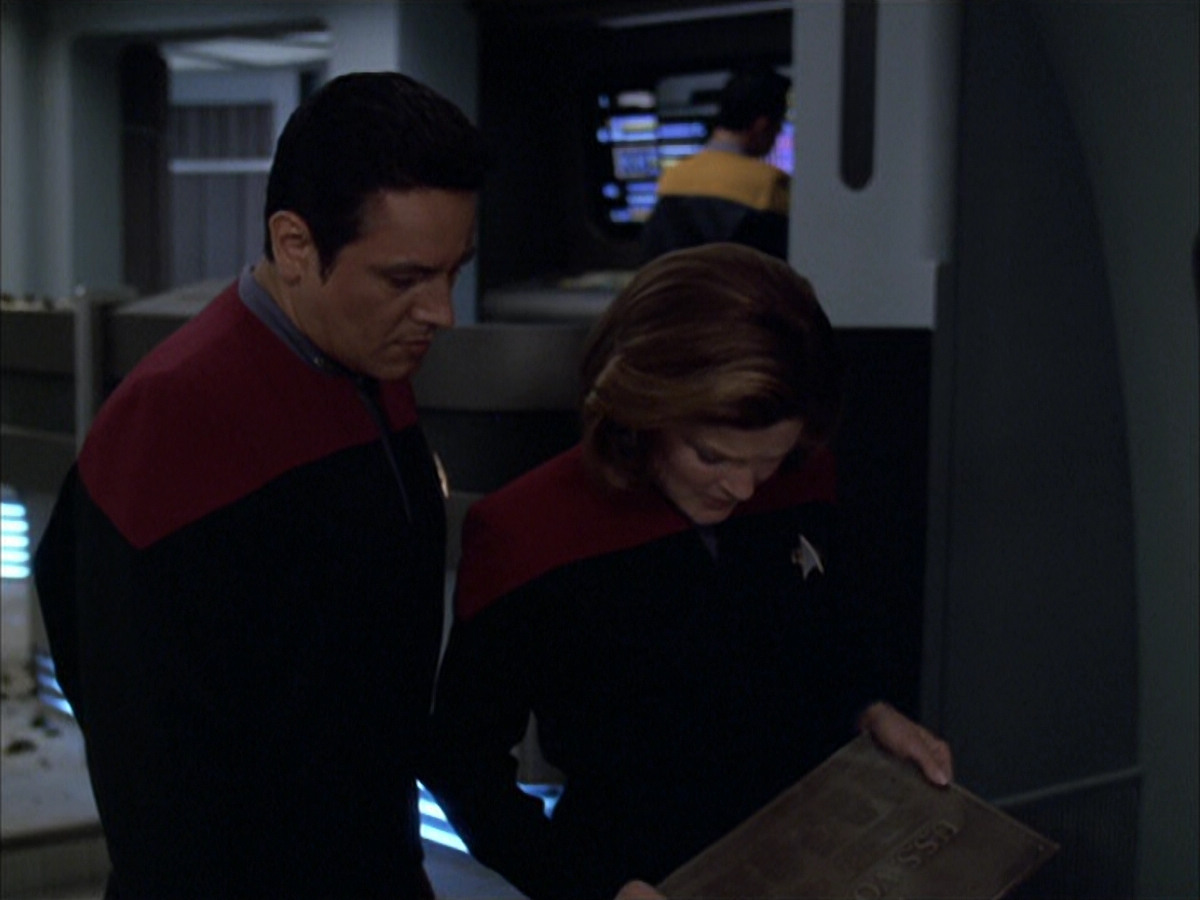 extant_StarTrek_VOY_6x01-EquinoxPart2_03599.jpg