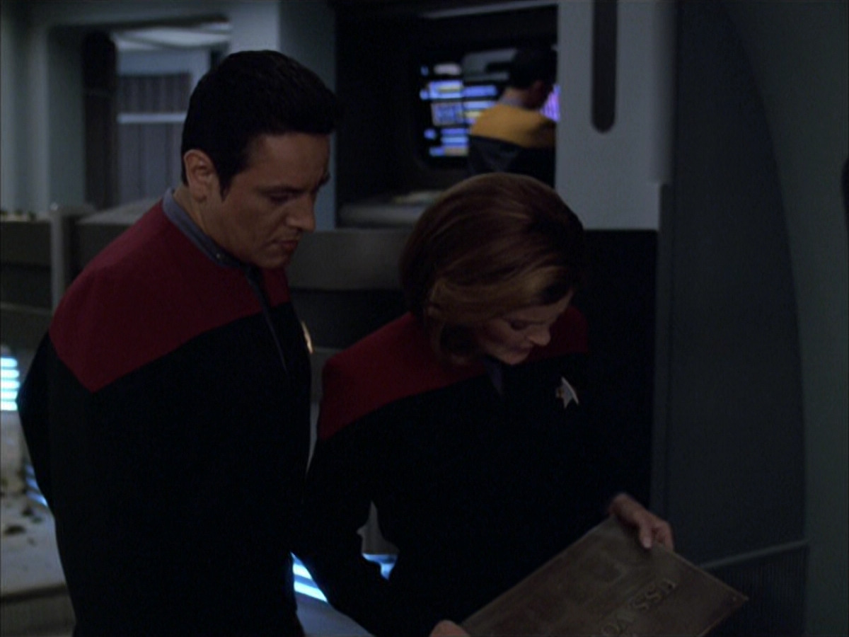 extant_StarTrek_VOY_6x01-EquinoxPart2_03600.jpg
