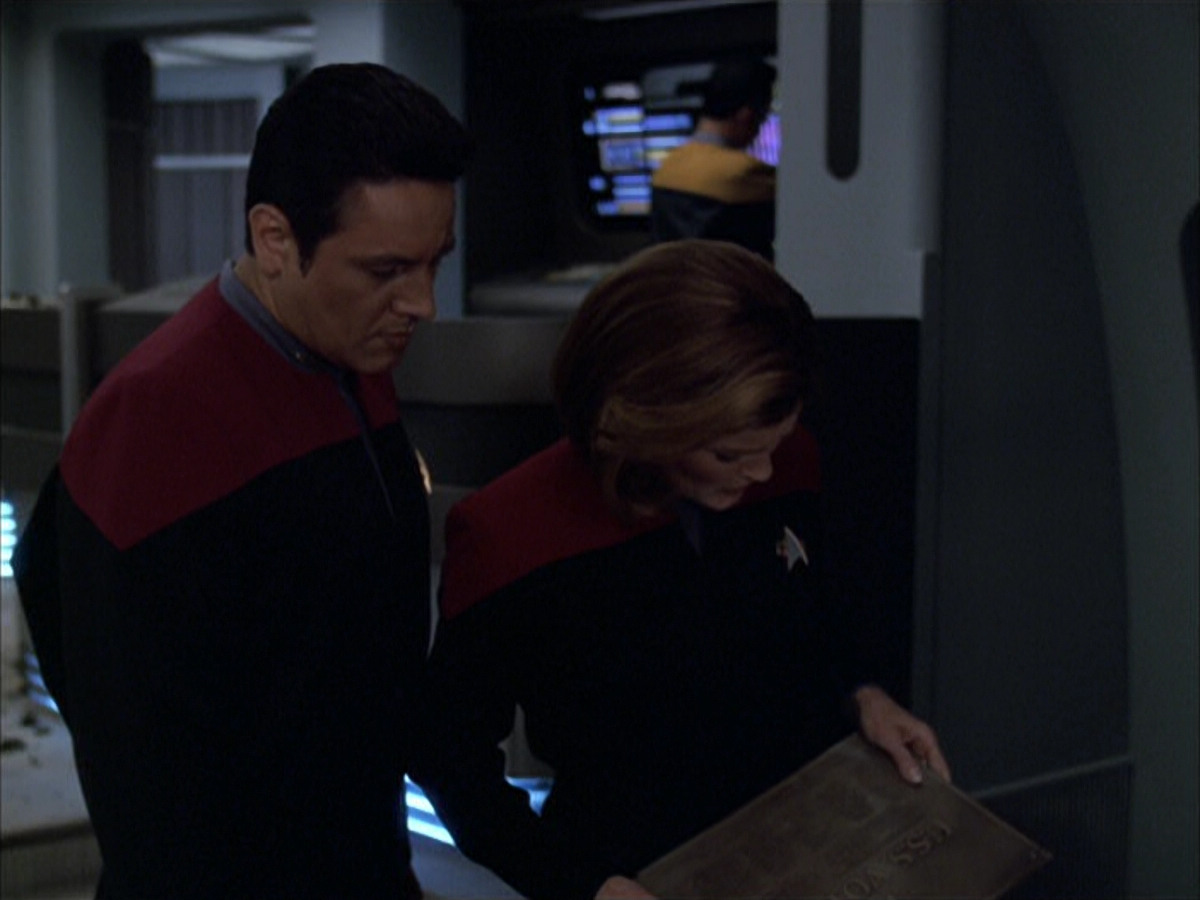 extant_StarTrek_VOY_6x01-EquinoxPart2_03601.jpg