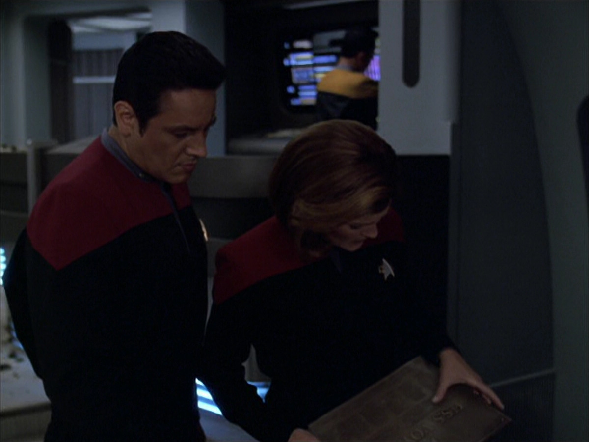 extant_StarTrek_VOY_6x01-EquinoxPart2_03602.jpg