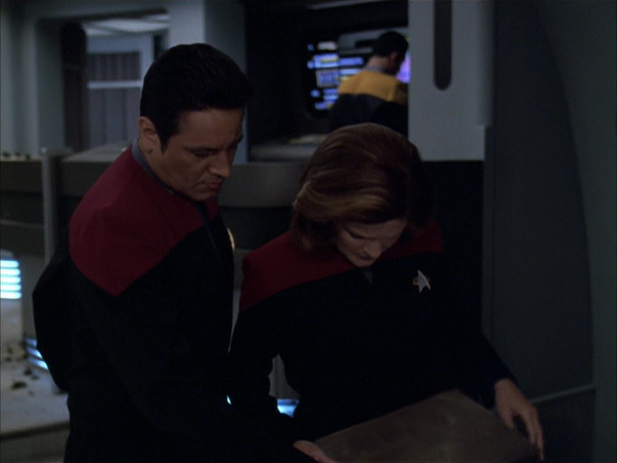 extant_StarTrek_VOY_6x01-EquinoxPart2_03604.jpg