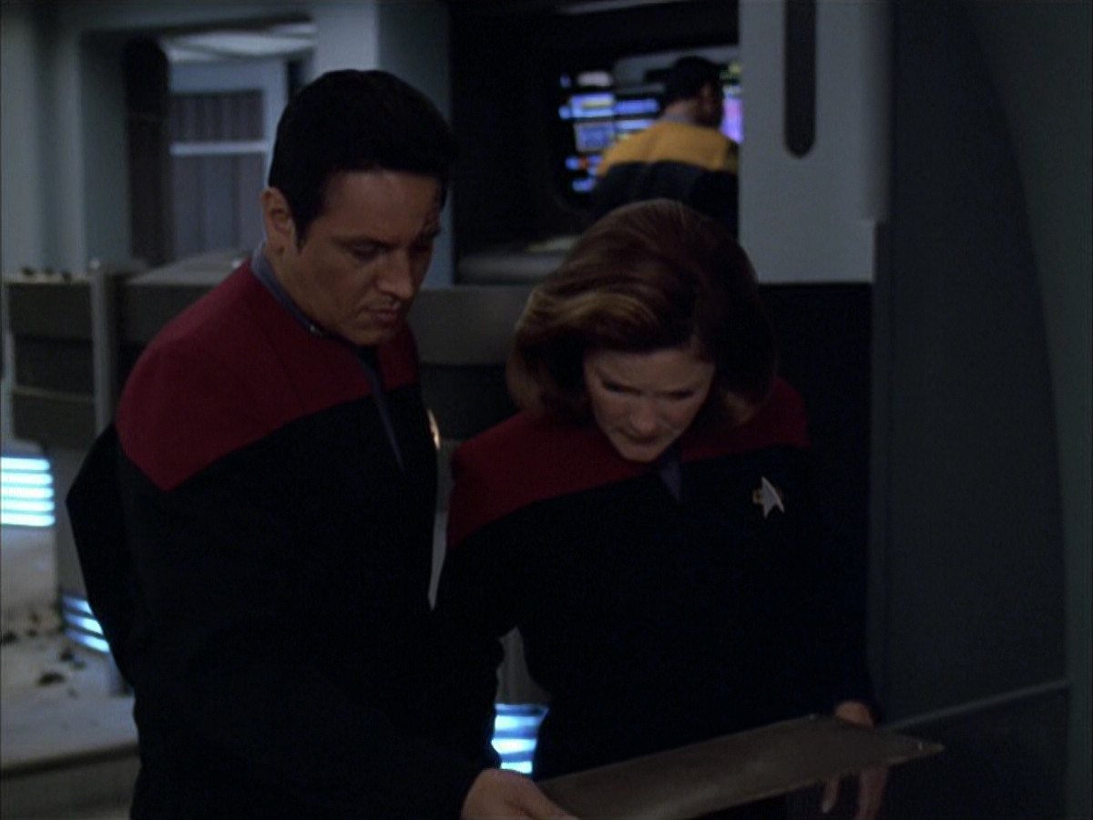 extant_StarTrek_VOY_6x01-EquinoxPart2_03605.jpg