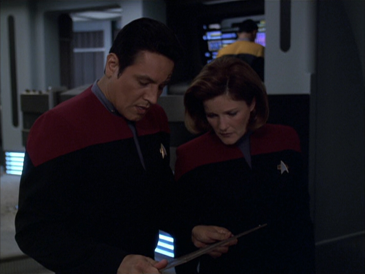 extant_StarTrek_VOY_6x01-EquinoxPart2_03613.jpg