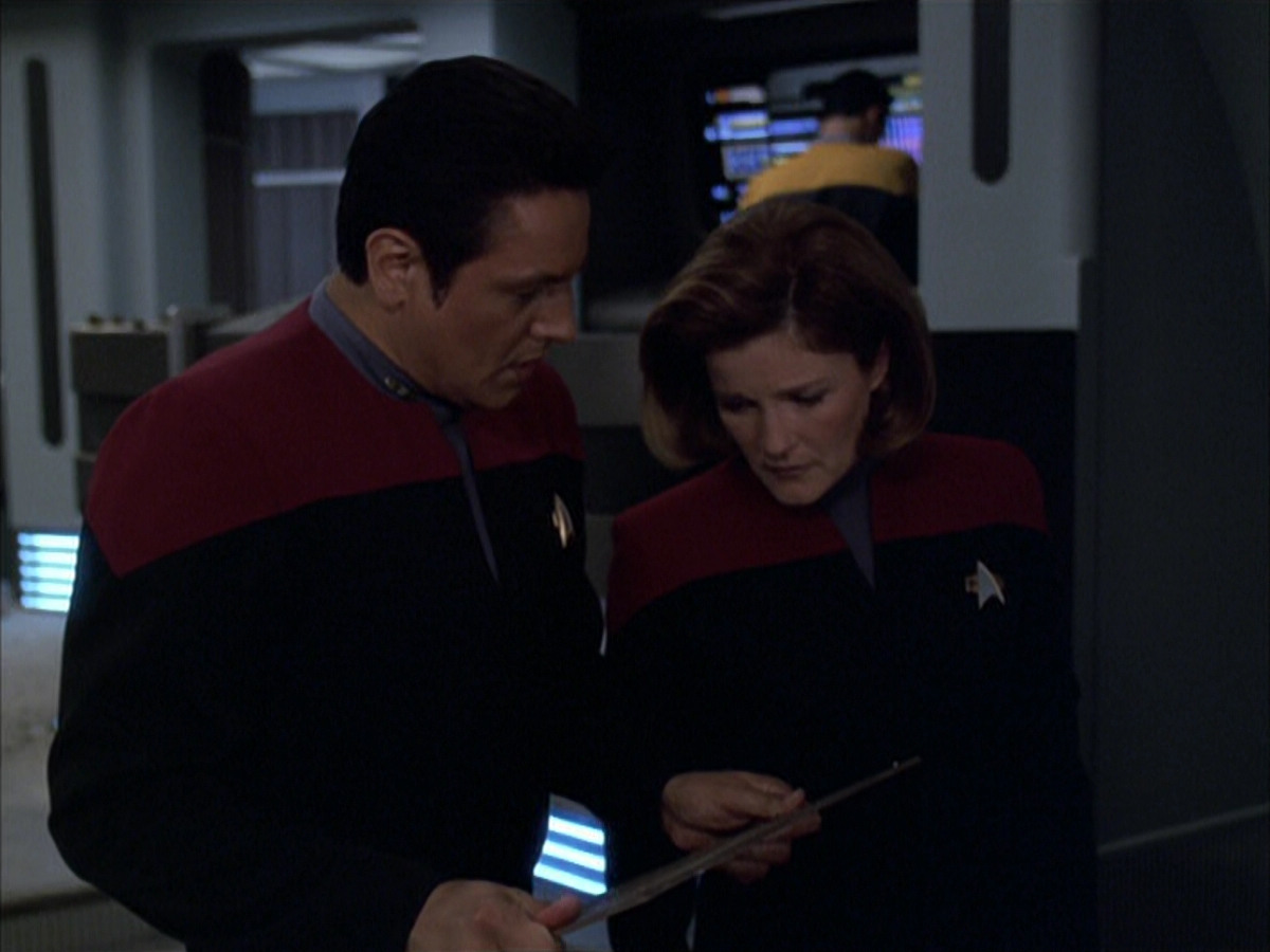 extant_StarTrek_VOY_6x01-EquinoxPart2_03614.jpg