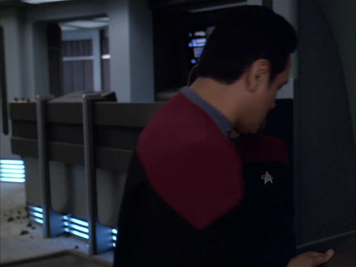 extant_StarTrek_VOY_6x01-EquinoxPart2_03624.jpg