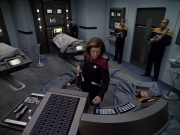 extant_StarTrek_VOY_6x01-EquinoxPart2_00442.jpg