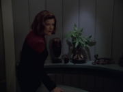 extant_StarTrek_VOY_6x01-EquinoxPart2_01018.jpg