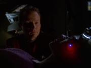 extant_StarTrek_VOY_6x01-EquinoxPart2_01167.jpg