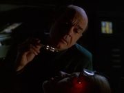 extant_StarTrek_VOY_6x01-EquinoxPart2_01242.jpg