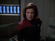 extant_StarTrek_VOY_6x01-EquinoxPart2_01320.jpg