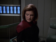extant_StarTrek_VOY_6x01-EquinoxPart2_01323.jpg