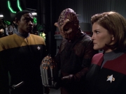 extant_StarTrek_VOY_6x01-EquinoxPart2_02243.jpg