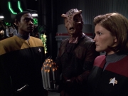 extant_StarTrek_VOY_6x01-EquinoxPart2_02244.jpg