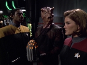 extant_StarTrek_VOY_6x01-EquinoxPart2_02245.jpg