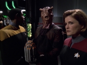 extant_StarTrek_VOY_6x01-EquinoxPart2_02246.jpg