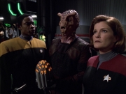 extant_StarTrek_VOY_6x01-EquinoxPart2_02264.jpg