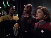 extant_StarTrek_VOY_6x01-EquinoxPart2_02304.jpg