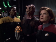 extant_StarTrek_VOY_6x01-EquinoxPart2_02305.jpg