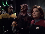 extant_StarTrek_VOY_6x01-EquinoxPart2_02306.jpg