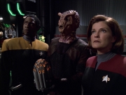 extant_StarTrek_VOY_6x01-EquinoxPart2_02307.jpg