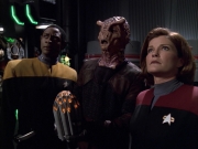 extant_StarTrek_VOY_6x01-EquinoxPart2_02322.jpg