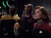 extant_StarTrek_VOY_6x01-EquinoxPart2_02326.jpg
