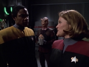extant_StarTrek_VOY_6x01-EquinoxPart2_02350.jpg