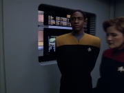 extant_StarTrek_VOY_6x01-EquinoxPart2_03413.jpg