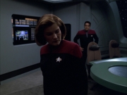 extant_StarTrek_VOY_6x01-EquinoxPart2_03481.jpg