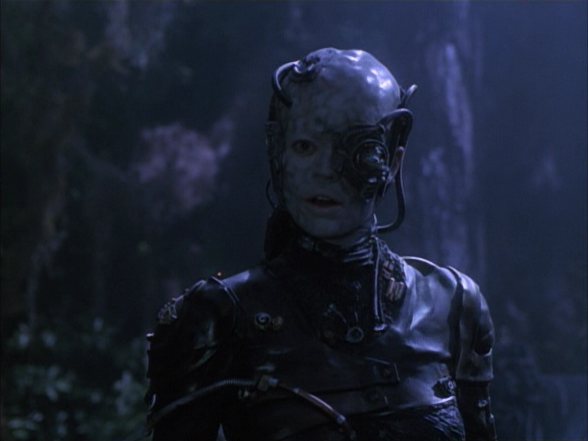 extant_StarTrek_VOY_6x02-SurvivalInstinct_00059.jpg