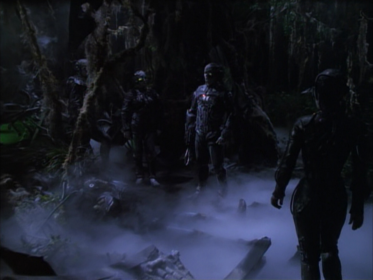 extant_StarTrek_VOY_6x02-SurvivalInstinct_00064.jpg