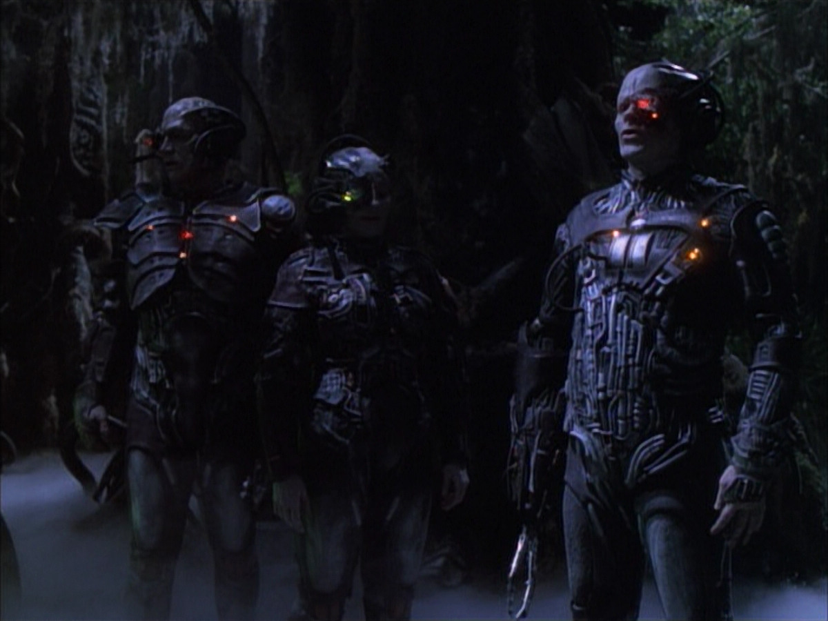 extant_StarTrek_VOY_6x02-SurvivalInstinct_00075.jpg