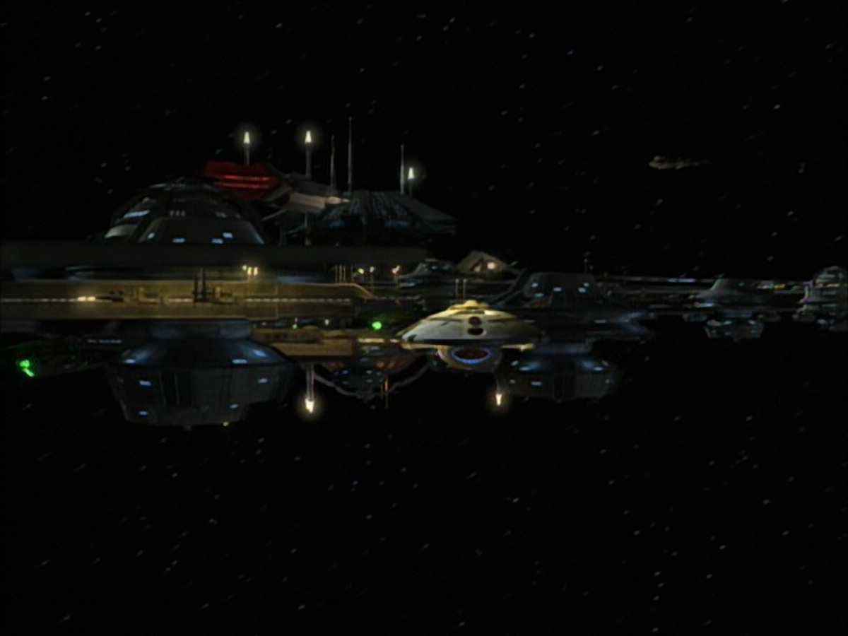 extant_StarTrek_VOY_6x02-SurvivalInstinct_00268.jpg