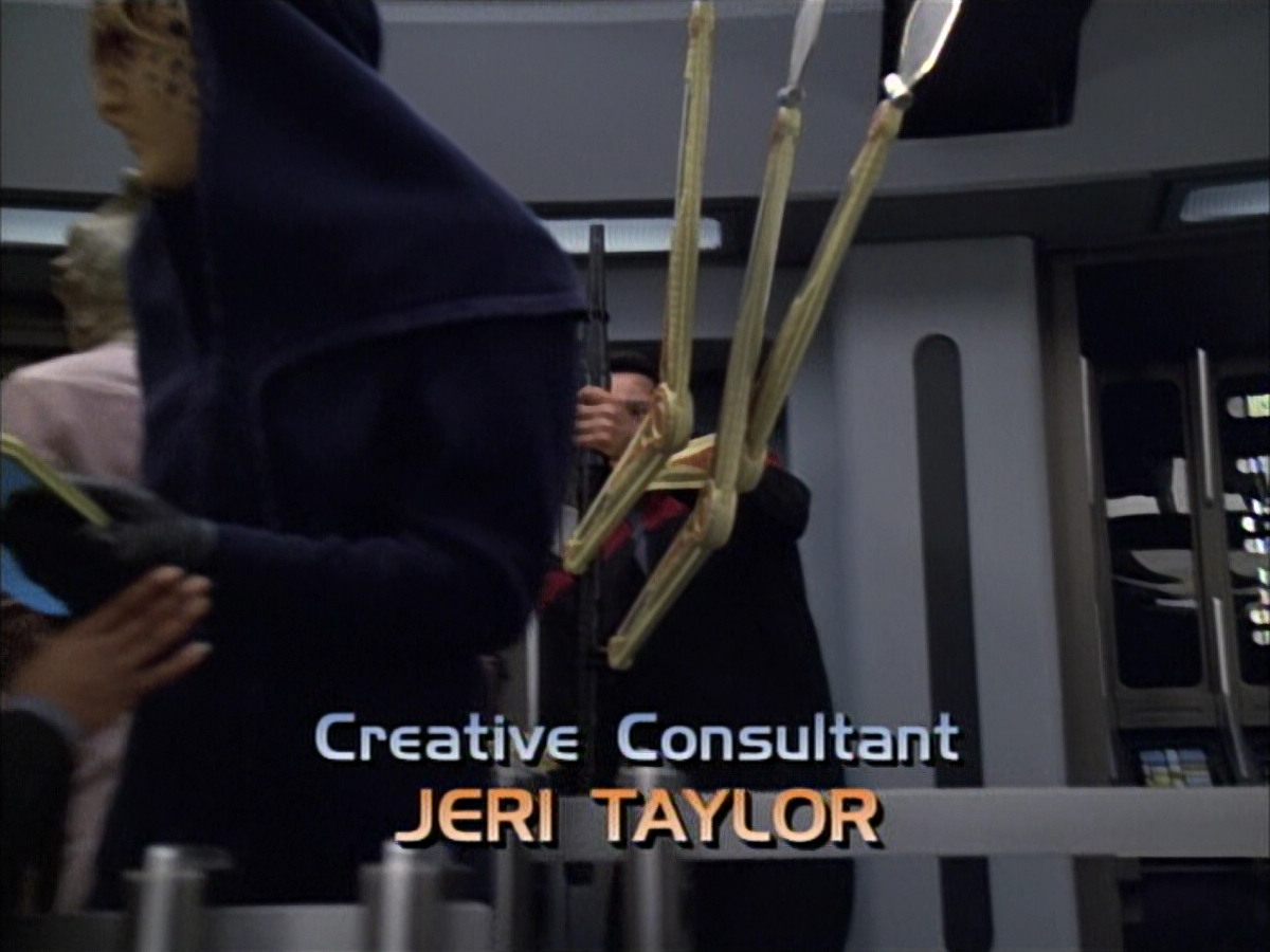 extant_StarTrek_VOY_6x02-SurvivalInstinct_00289.jpg