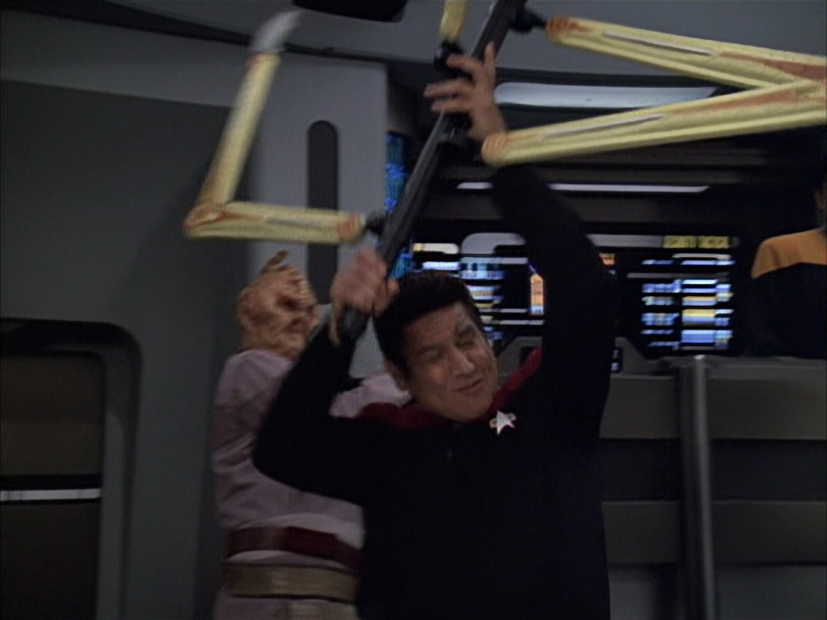 extant_StarTrek_VOY_6x02-SurvivalInstinct_00294.jpg